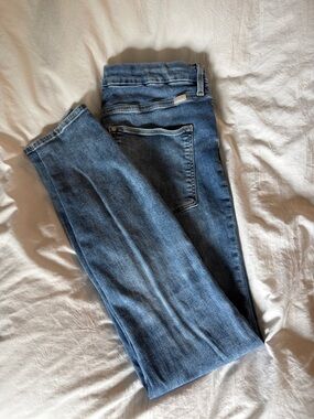 H&M Women's Skinny Jeans in Medium Blue Wash